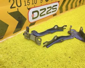 Петля капота Mazda