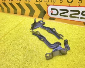 Петля капота Mazda