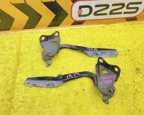 Петля капота Toyota