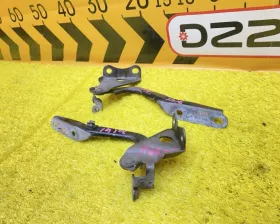 Петля капота Toyota