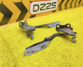 Петля капота Toyota