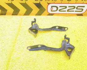 Петля капота Toyota