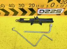 Поддомкратник/ домкрат TOYOTA VITZ 2012|Цвет 1G3 0911112230 NSP135 1NRFE, задний