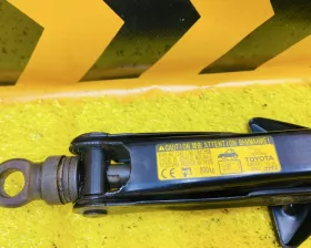 Поддомкратник/ домкрат TOYOTA