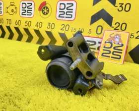 Подушка двигателя Toyota