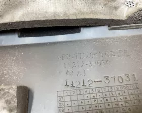 Пластиковая крышка на двс TOYOTA