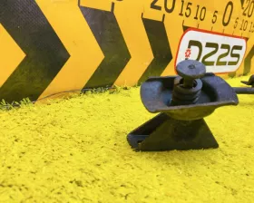 Крепление запасного колеса Toyota
