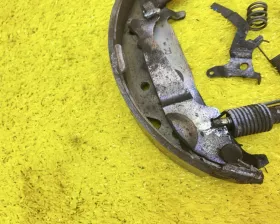 Механизм стояночного тормоза Toyota