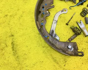Механизм стояночного тормоза Toyota
