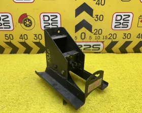 Крепление запасного колеса Mitsubishi