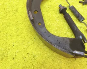 Механизм стояночного тормоза Toyota
