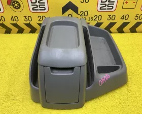 Бардачок между сиденьями Toyota