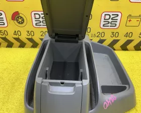 Бардачок между сиденьями Toyota