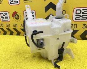 Бачок стеклоомывателя Toyota