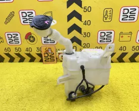 Бачок стеклоомывателя Toyota