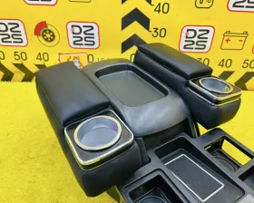 Бардачок между сиденьями Toyota