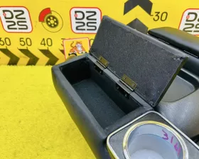 Бардачок между сиденьями Toyota