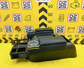 Бардачок между сиденьями Toyota