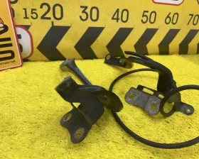 Петля капота Toyota
