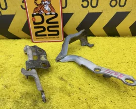 Петля капота Toyota