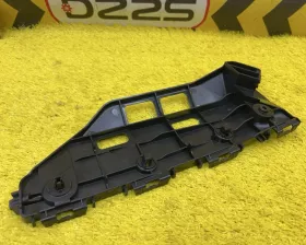 Крепление бампера Toyota