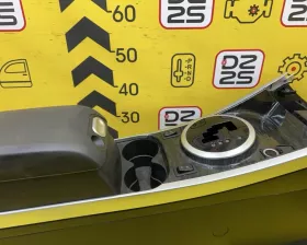 Бардачок между сиденьями Mazda