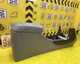 Бардачок между сиденьями Toyota