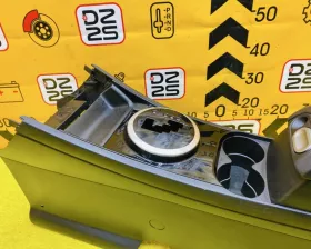 Бардачок между сиденьями Mazda