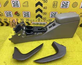 Бардачок между сиденьями Toyota