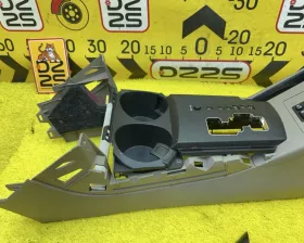 Бардачок между сиденьями Toyota
