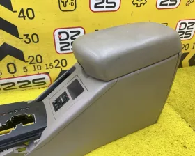 Бардачок между сиденьями Toyota