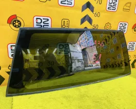 Стекло двери багажника Toyota
