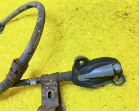 Тросик ручника Toyota