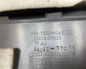 Пластиковая крышка на двс Toyota