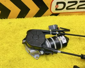 Доводчик двери Toyota