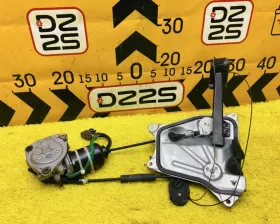 Доводчик двери Toyota