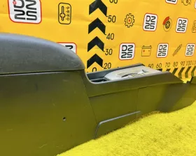 Бардачок между сиденьями Nissan