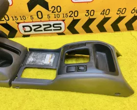 Бардачок между сиденьями Suzuki