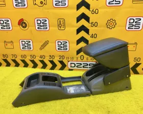 Бардачок между сиденьями Suzuki