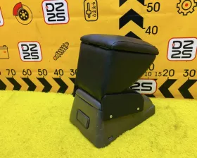 Бардачок между сиденьями Suzuki