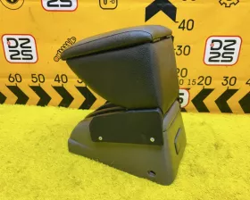 Бардачок между сиденьями Suzuki