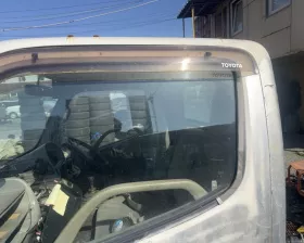 Стекло двери Toyota