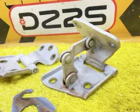 Петли двери багажника MITSUBISHI