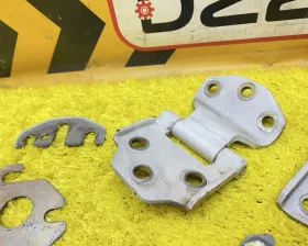Петли двери багажника MITSUBISHI
