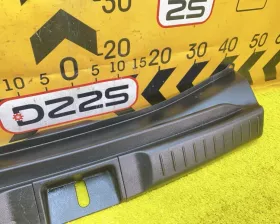 Пластик замка багажника SUZUKI