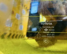 Стекло двери багажника Toyota