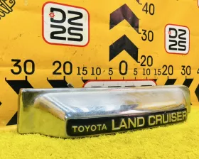 Накладка на дверь багажника Toyota