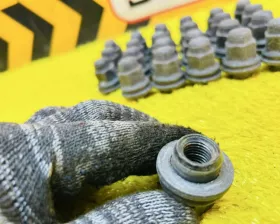 Гайка на колесо Toyota