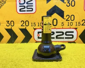Поддомкратник/ домкрат Toyota
