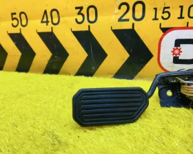 Педаль подачи топлива Toyota